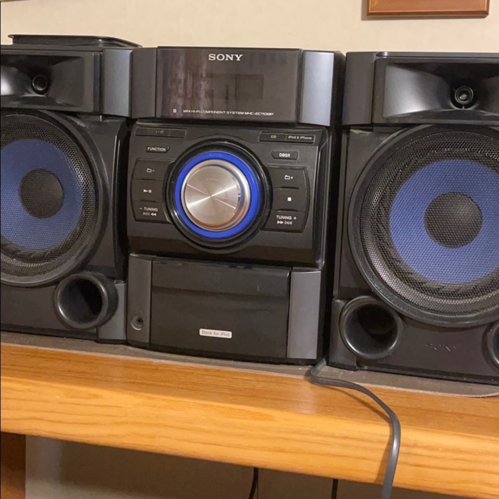 Sony Mini Hi-Fi Component System MCH-EC709iP